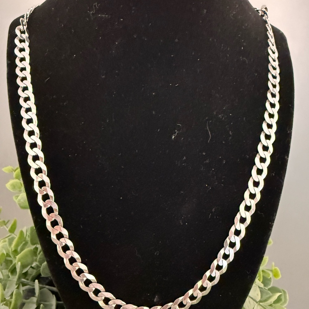 Elegant Silver Chain Necklace